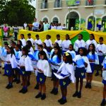 Condeúba - Alunos de Escolas Municipais e representantes de entidades da sociedade civil organizada de Condeúba participaram, no último dia 7, do tradicional desfile em alusão ao Dia da Pátria, tendo como palco a área em frente à sede da Prefeitura Municipal.