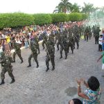 Ituaçu - A Prefeitura Municipal de Ituaçu, através da Secretaria Municipal de Educação, realizou o desfile cívico-militar em comemoração aos 196 anos da Independência do Brasil, contando com a participação de alunos das Escolas Públicas Municipais e Estaduais, dos brigadistas de incêndio da Brigada Bravos (Barra da Estiva) e de Atiradores do Tiro de Guerra (Brumado).